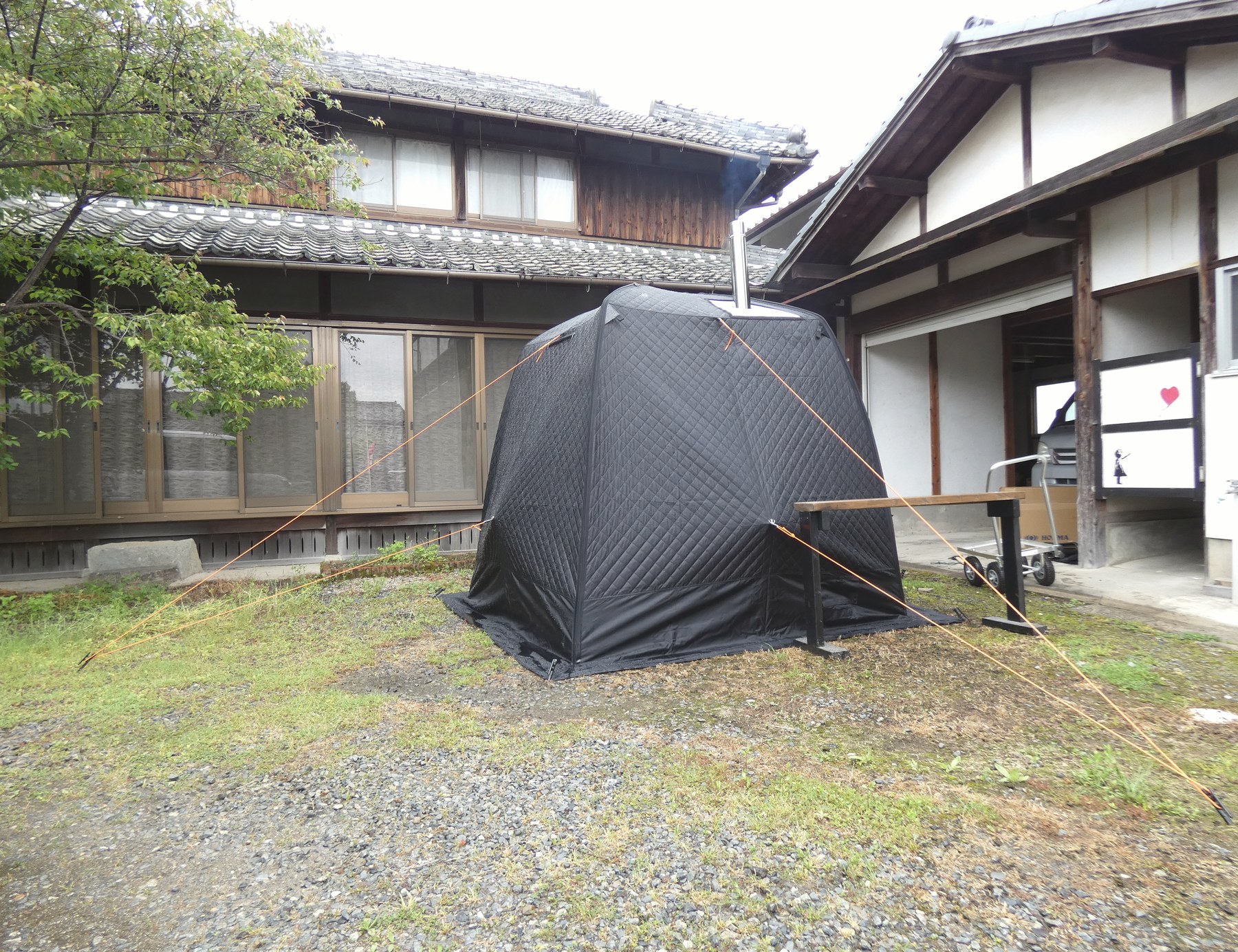 庭や私有地でのテントサウナ設営例