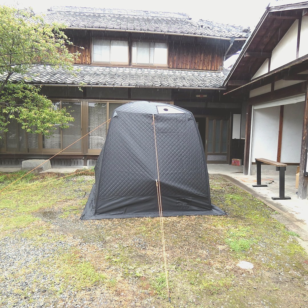 自宅の庭で楽しむテントサウナ